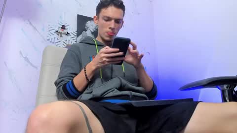 Snapshot of smitgrey chatting on December 30, 7:53 pm SMIT online show from December 30, 7:53 pm