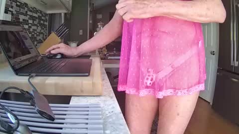 smthbtm53 online show from April 10, 1:40 pm