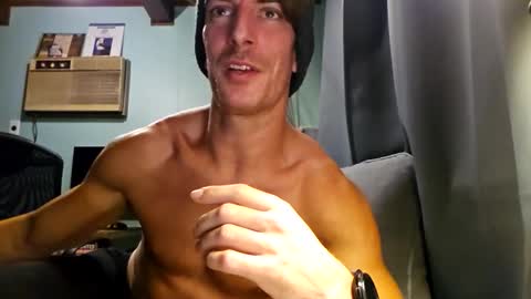 Snackyyyy online show from February 3, 2:42 am