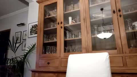 snoecks online show from February 25, 11:28 pm