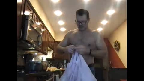 Snapshot of spike69old chatting on February 3, 6:39 pm spike69old online show from February 3, 6:39 pm