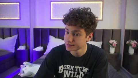 Esrefan online show from April 20, 7:38 pm