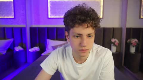 Esrefan online show from April 9, 8:48 pm