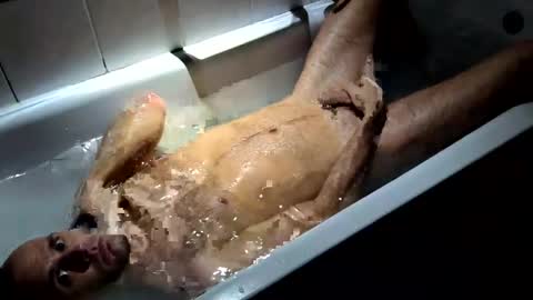 Snapshot of stenlyvrbich chatting on December 8, 12:07 am lee online show from December 8, 12:07 am