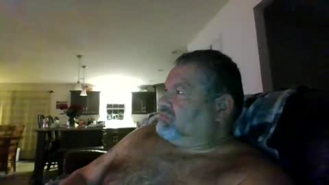 Snapshot of steved6001 chatting on February 11, 1:31 am steved6001 online show from February 11, 1:31 am