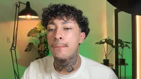 Daniel Steven Navarro online show from April 15, 1:38 am