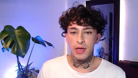 Daniel Steven Navarro online show from March 17, 5:54 am