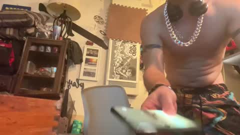 Str8 online show from February 18, 7:10 am