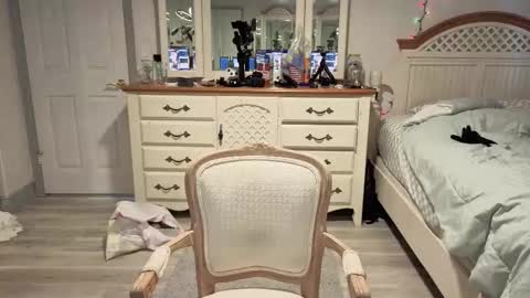 str8whiteboy21 online show from December 13, 8:15 pm