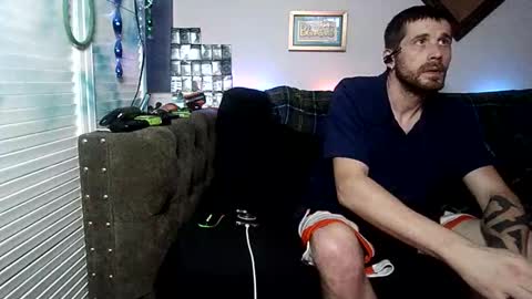 straitpipermann22 online show from April 7, 9:53 am