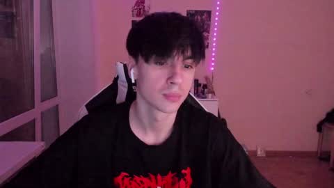 Snapshot of stralght_twinks chatting on December 11, 5:55 am Ray online show from December 11, 5:55 am