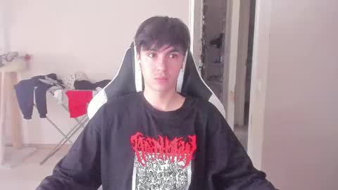 Snapshot of stralght_twinks chatting on October 2, 7:01 am Ray online show from October 2, 7:01 am