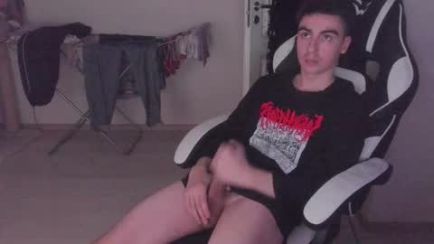Snapshot of stralght_twinks chatting on October 7, 4:33 pm Ray online show from October 7, 4:33 pm
