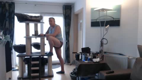 Stranger online show from October 16, 6:32 am