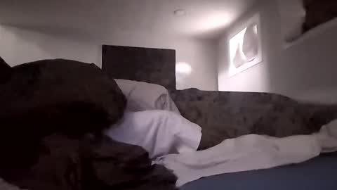 Cumallcumnow online show from April 1, 7:22 pm