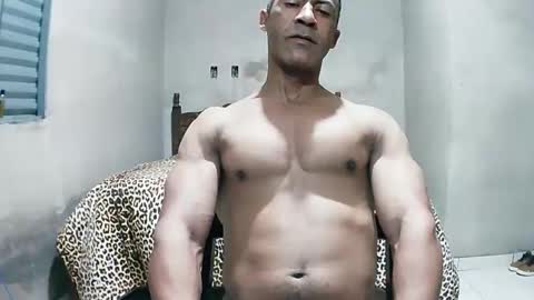 strongdaddyfantastic online show from April 16, 12:10 am