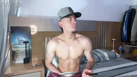 stronghardlatino online show from February 10, 3:28 pm