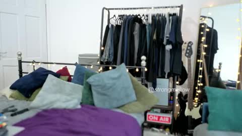 strongmellow online show from September 18, 6:10 pm