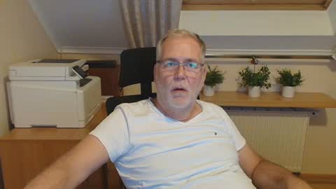 subbear1968 online show from July 6, 8:32 pm
