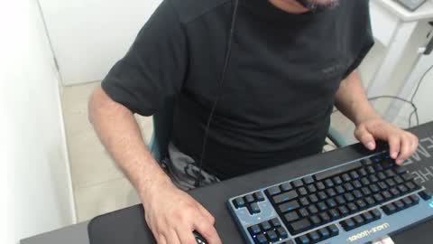 Johnny online show from April 13, 5:02 pm