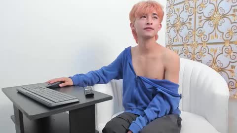 Snapshot of sukmiboy chatting on October 25, 5:09 am LEO online show from October 25, 5:09 am