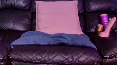 Thomas online show from December 8, 8:04 pm