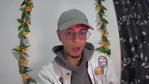 sweet_boy2224 online show from December 1, 6:05 am