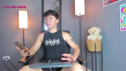 Theo ithan  leo online show from March 29, 8:20 pm