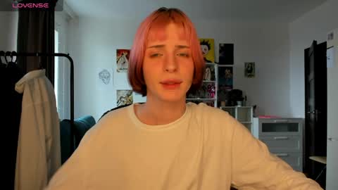 kira online show from April 4, 1:08 pm