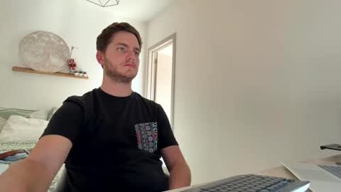 syl092 online show from April 8, 3:32 pm