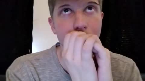 collegetwinkboi online show from December 18, 7:21 pm