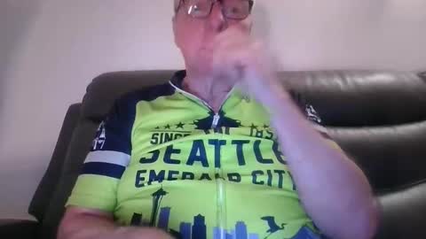 tacrunner66_ online show from November 6, 3:04 pm