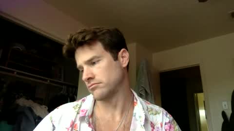 Dr. Love online show from April 5, 11:45 pm