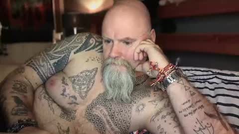 Tattooeddilf 01 online show from December 23, 12:19 am