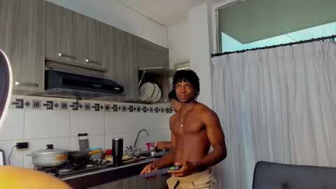 tau_montes online show from November 25, 4:09 pm