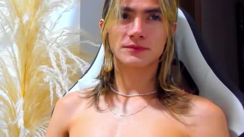 Snapshot of tayler_swift1 chatting on October 10, 8:08 am tayler_swift1 online show from October 10, 8:08 am