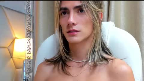 Snapshot of tayler_swift1 chatting on February 9, 7:16 am tayler_swift1 online show from February 9, 7:16 am