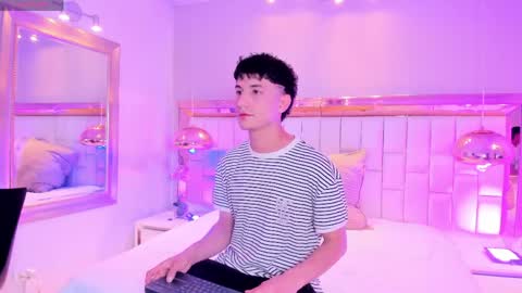 taylor_brooks_ online show from April 6, 6:20 pm