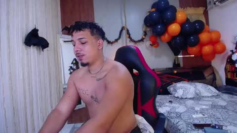 Snapshot of taylor_collins_2 chatting on October 25, 12:51 pm taylor_collins_2 online show from October 25, 12:51 pm
