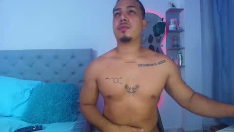 Snapshot of taylor_collins_2 chatting on October 2, 5:22 am taylor_collins_2 online show from October 2, 5:22 am