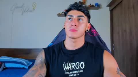 taylor_mclane1 online show from April 17, 5:37 pm