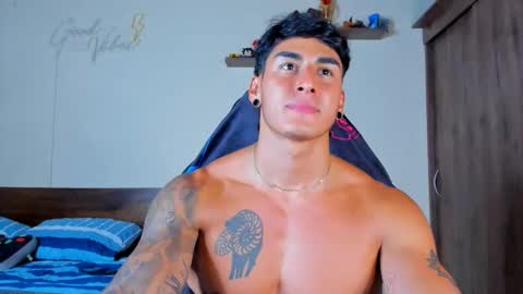 taylor_mclane1 online show from April 4, 10:40 pm