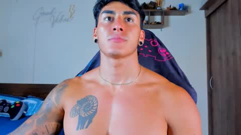taylor_mclane1 online show from April 10, 6:04 pm
