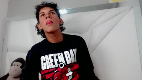 TAYLOR online show from April 14, 1:49 am