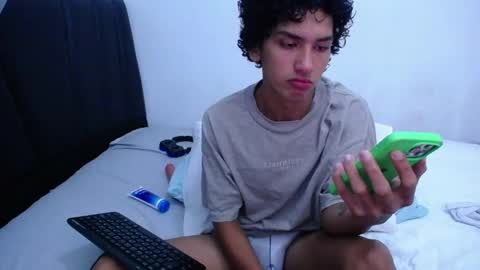 Tayron online show from March 6, 6:48 pm