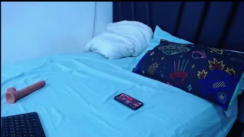 Tayron online show from November 1, 5:28 pm