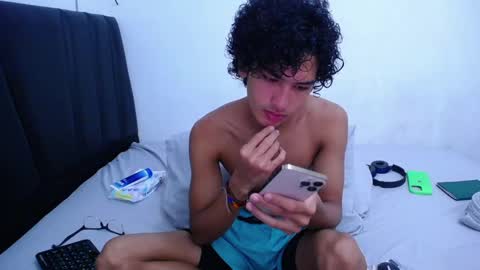 Tayron online show from February 8, 5:08 pm