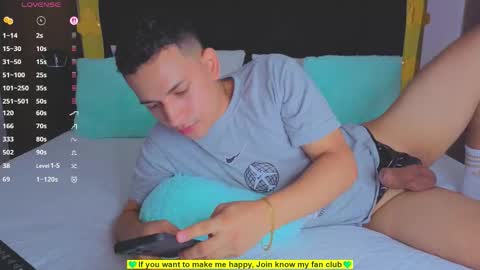 Snapshot of teddy_cowboy chatting on October 18, 12:10 pm Follow me on Twitter boys ryder and instagram teddyscoot 12 online show from October 18, 12:10 pm