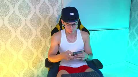 Snapshot of the_dean_boy chatting on October 12, 1:54 am Ithan and Leo online show from October 12, 1:54 am