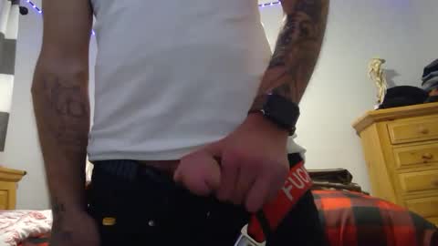 Snapshot of theamezcua98 chatting on January 8, 4:23 am theamezcua98 online show from January 8, 4:23 am